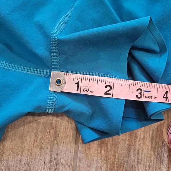 Lululemon Shake It Out Shorts Womens XS Lightweight Run Training Athleisure - Picture 4 of 8